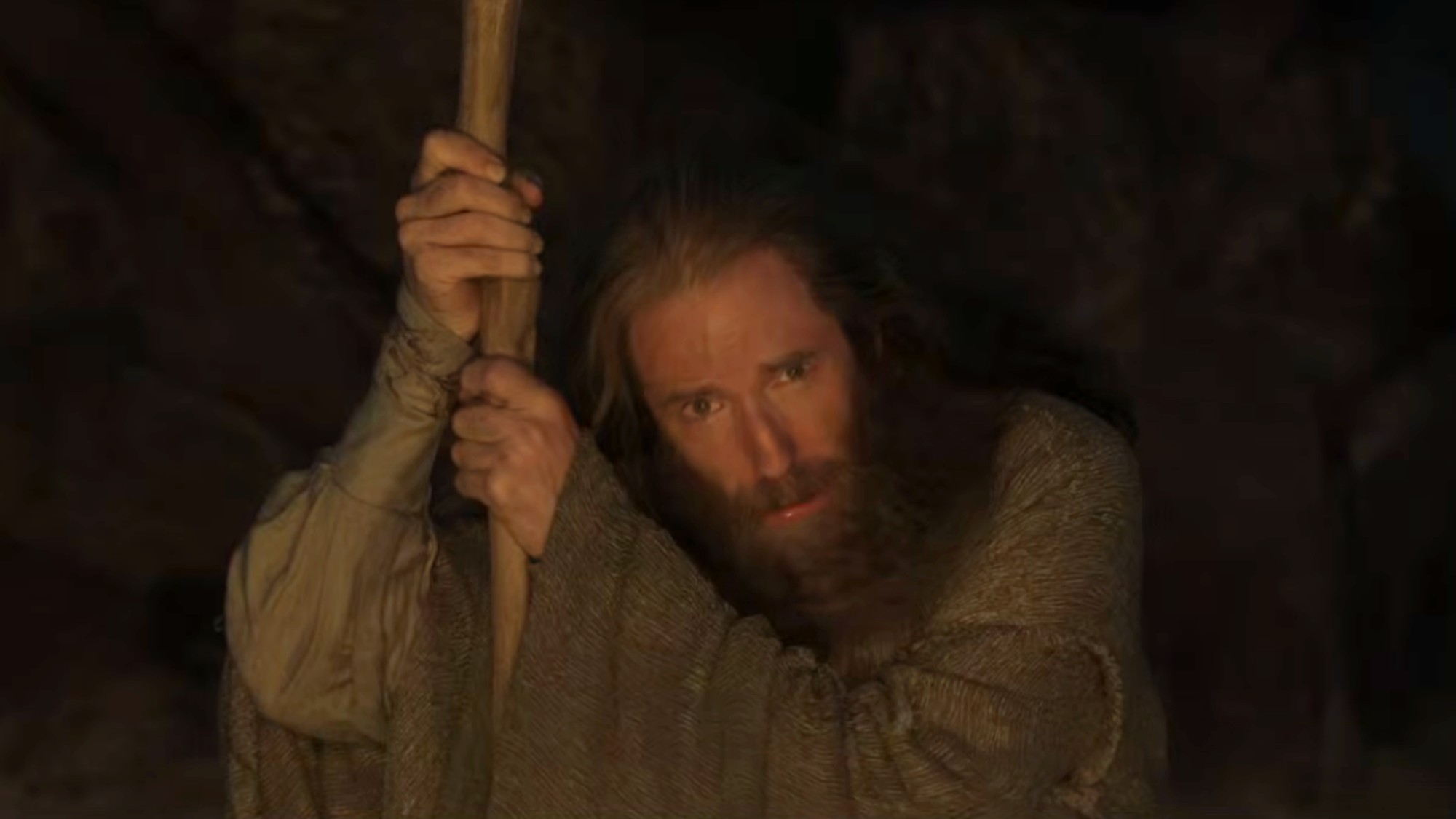 Gandalf holding a walking stick in Rings of Power.