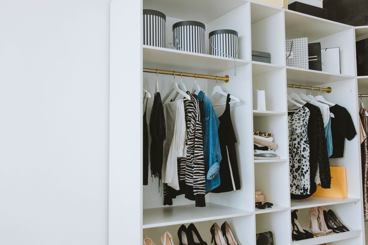 how to organize a closet