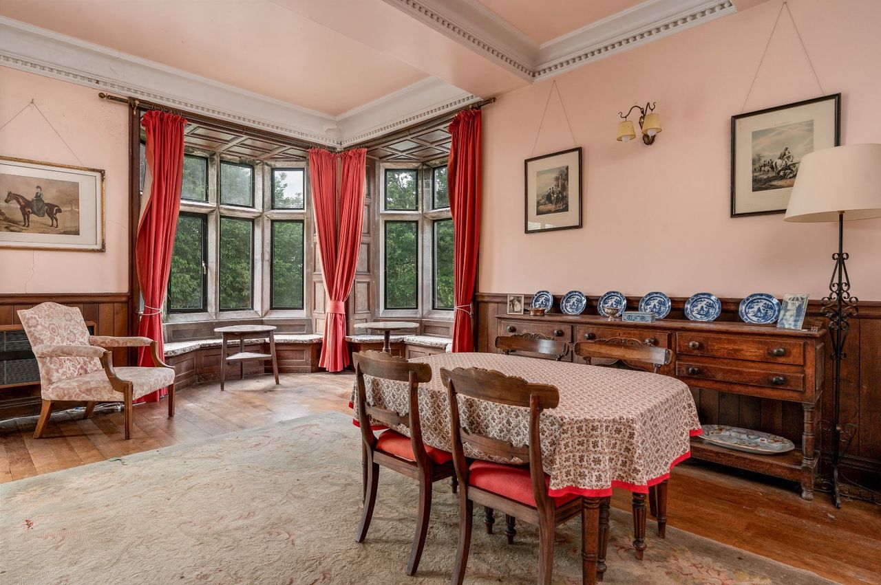 Cefnllysgwynne Estate Property for Sale
