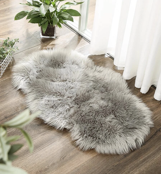 SheIn Plain Plush Carpet