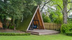 triangular summerhouse cabine