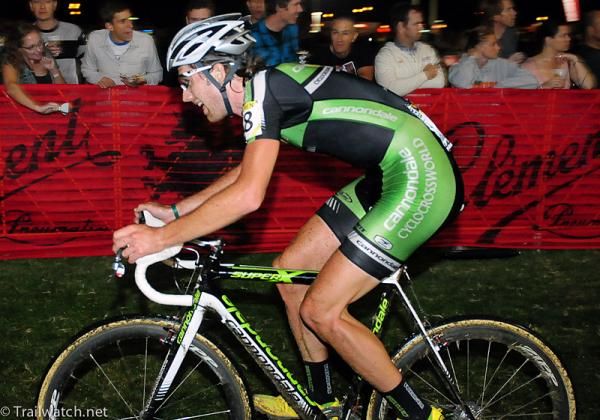 Jamey Driscoll (Cannondale p/b Cyclocrossworld) taking a flier.