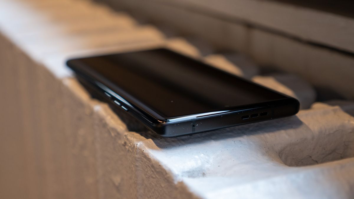 Hands-on with the Motorola Edge+ (2023) looking at the curved glass on the front