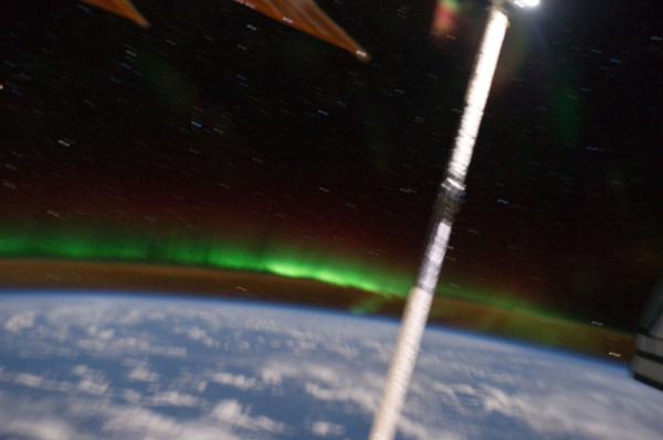 atlantis-airglow-aurora-110720-02