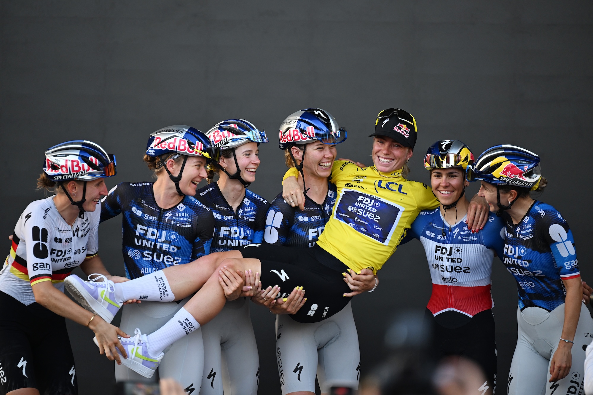 2026 Tour de France Femmes: Demi Vollering and her FDJ United-SUEZ teammates celebrate overall victory
