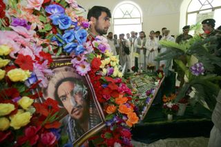 Afghans pay tribute to national hero Ahmad Shah Masood at his gravesite
