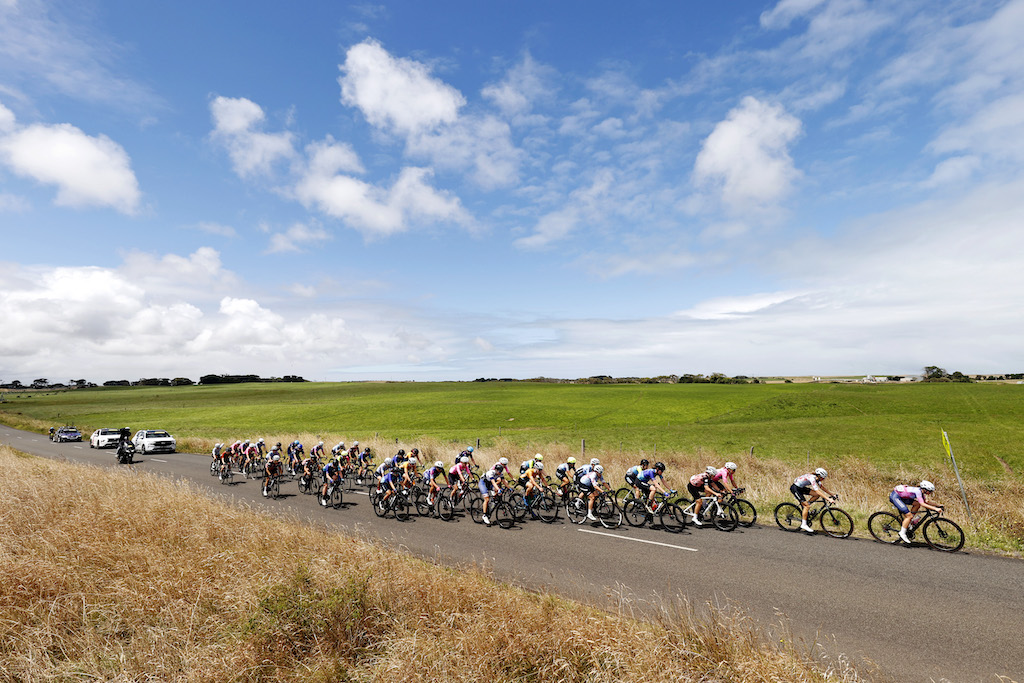 Sophie Edwards sprints to victory at Warrnambool Women's Cycling ...