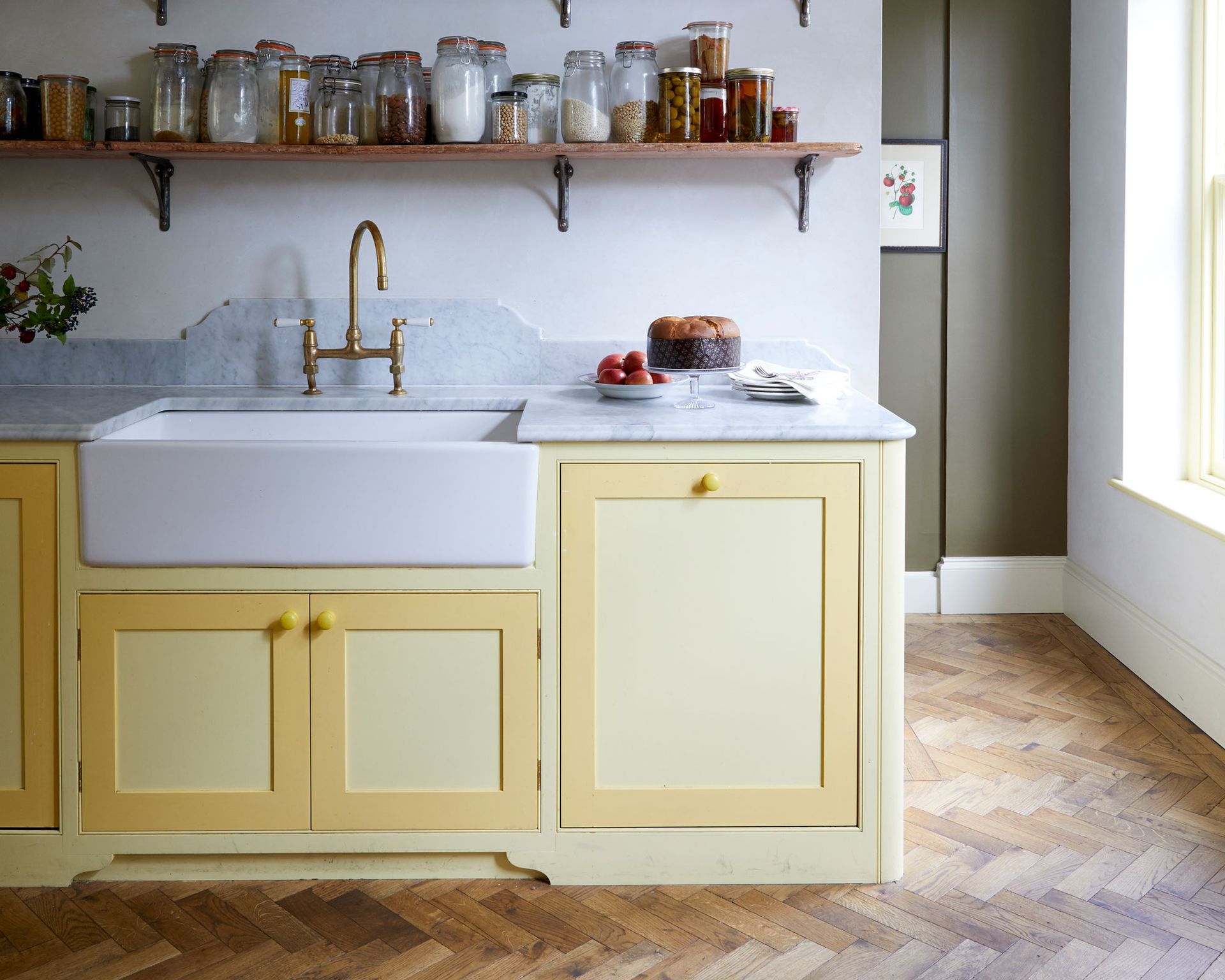 5 small kitchen must-haves, in accordance with professional dwelling organizers | 5 small kitchen must-haves, in accordance with professional dwelling organizers |