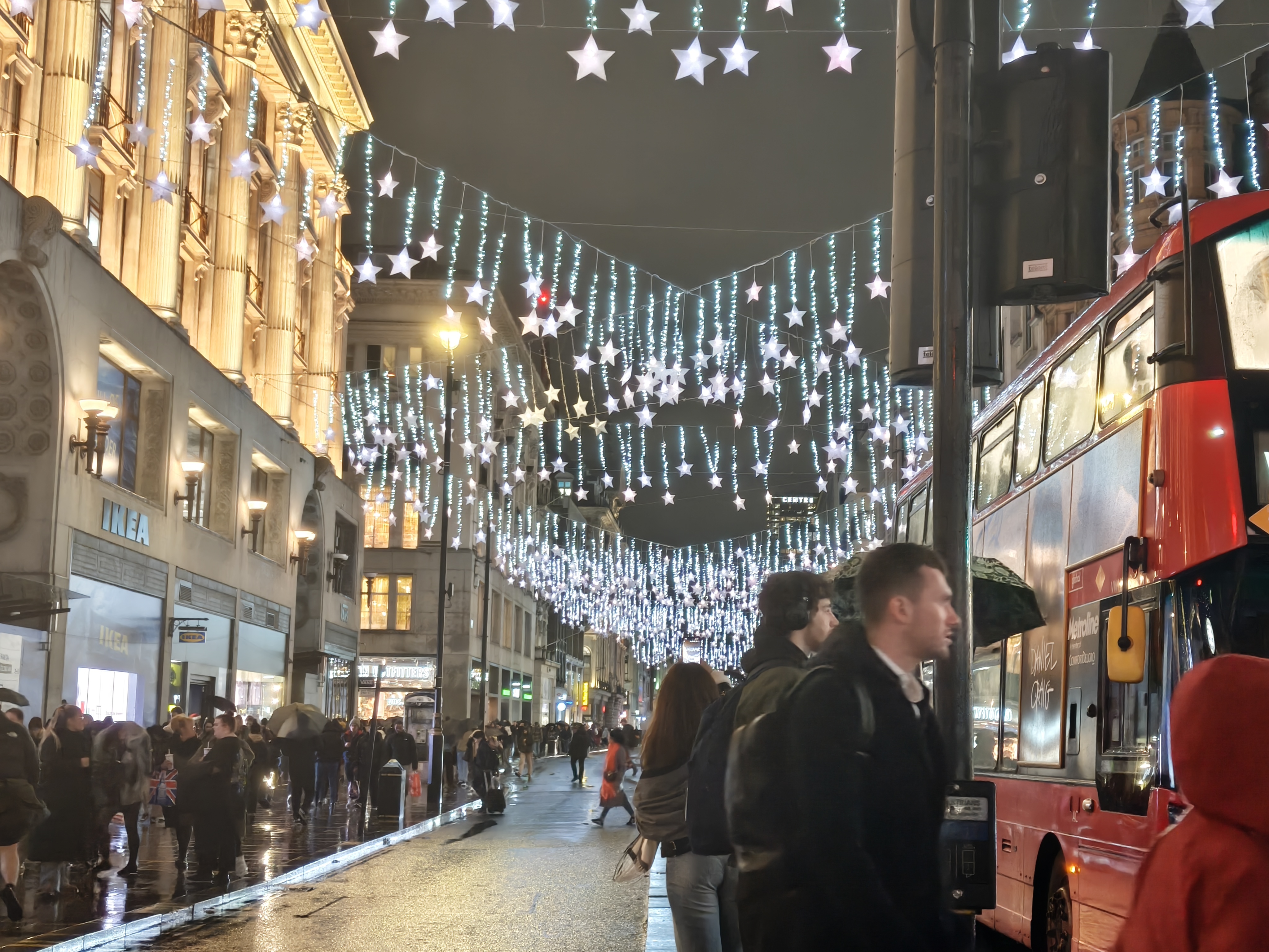 Oppo Find X8 camera sample Oxford Circus 2x zoom