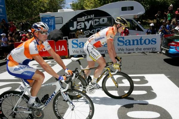 Two favourites for the stage Andr&eacute; Greipel (HTC-Columbia) and Graeme Brown (RaboBank) warm up.