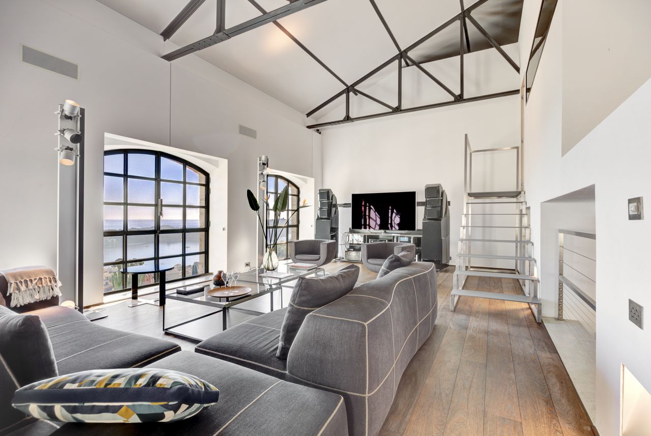 Images of a house overlooking Cap Ferat