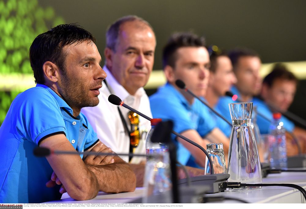 Jean-Christophe Peraud flanked by Team Manager Vincent Lavenu