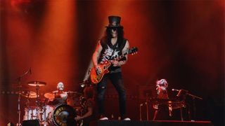 Slash on stage with the Gibson Les Paul &lsquo;59 Custom Shop guitar 