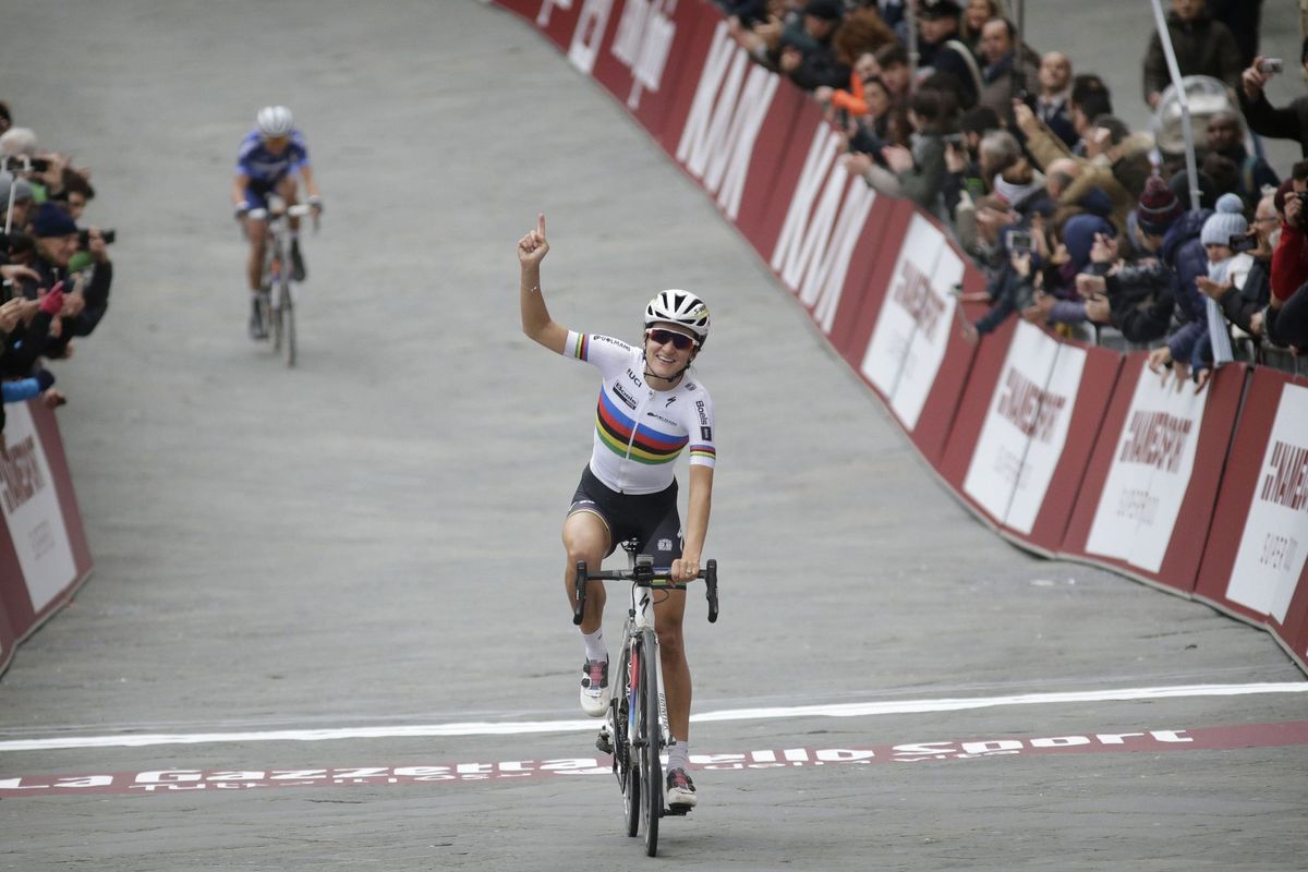Lizzie Armitstead (Boels-Dolmans) wins Strade Bianche