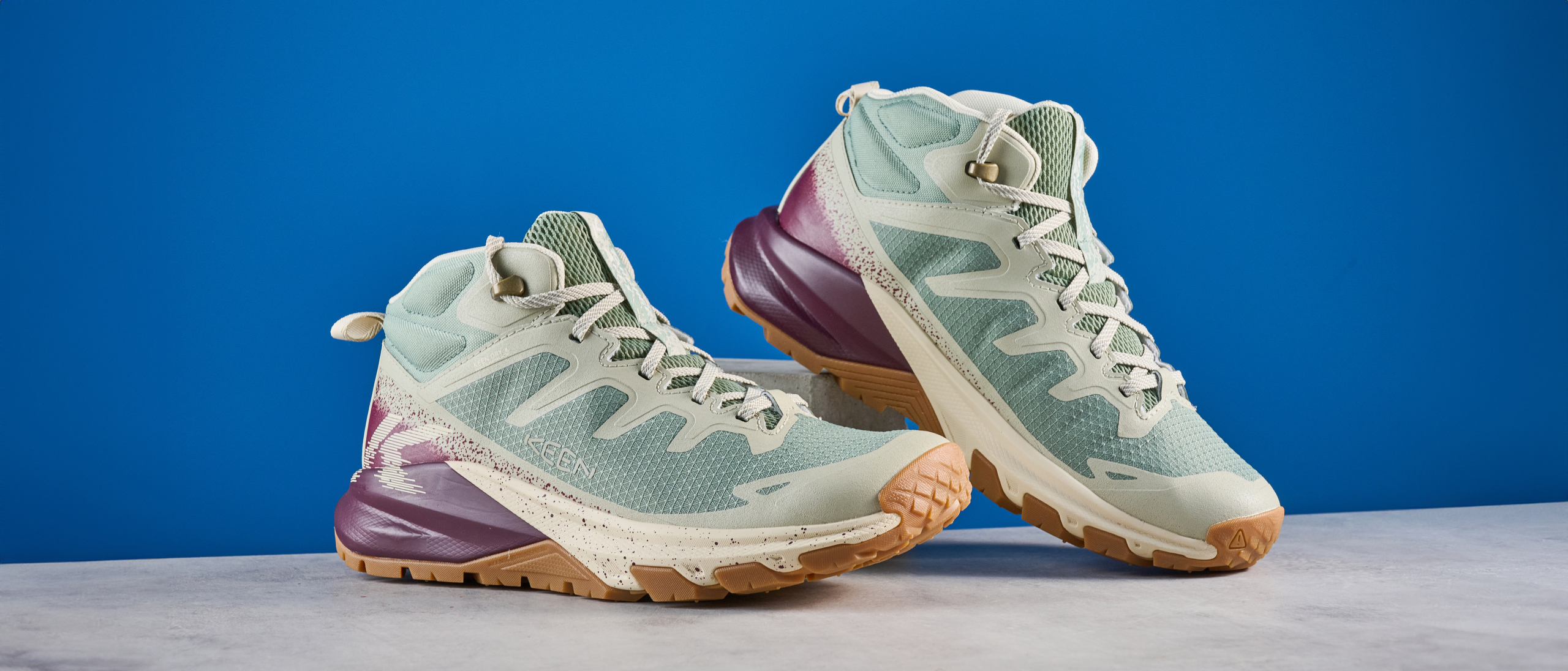 Keen Targhee Apex Mid in color Lily Pad/Fig photographed in front of a blue background