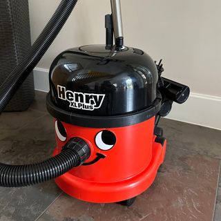 Henry XL Plus vacuum cleaner testing and review process