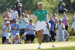 Minjee Lee acknowledges the fans at the 2024 Women's US Open