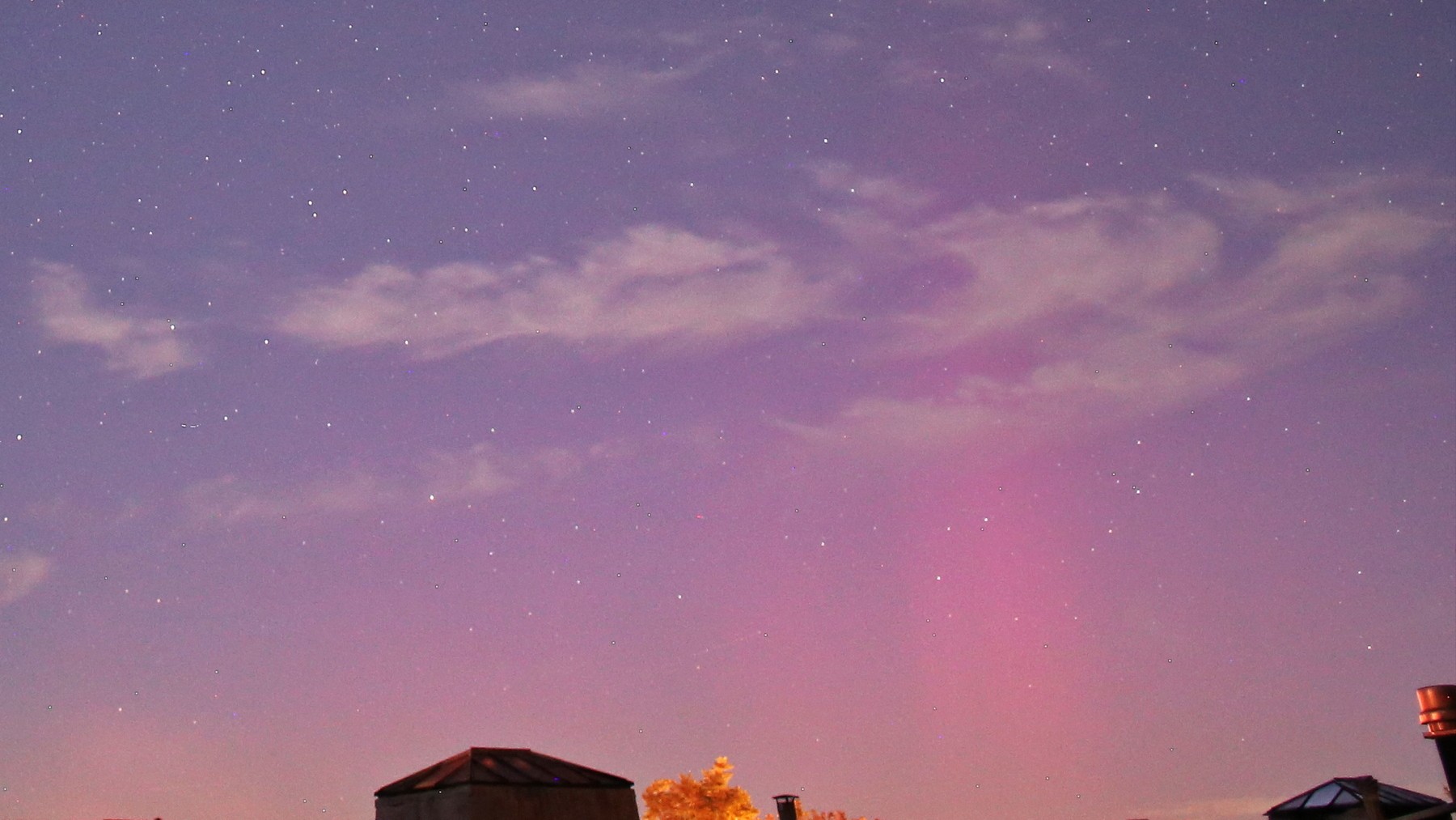 aurora pillars red and pink reaching high in the sky