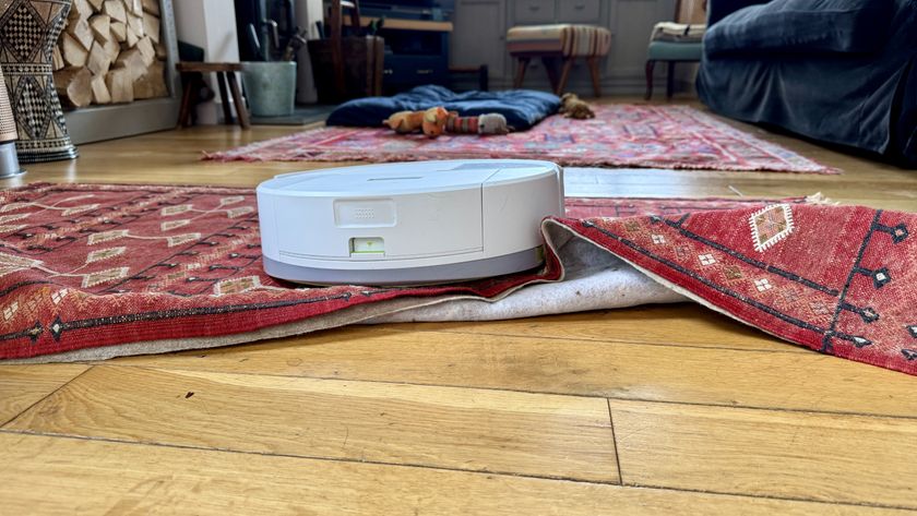 iRobot Roomba 205 DustCompactor die vastzit op tapijt