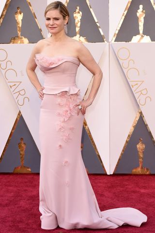 Jennifer Jason Leigh At The Oscars 2016