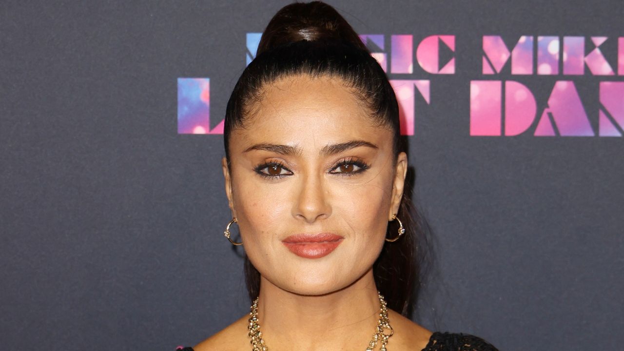  Salma Hayek attends the &quot;Magic Mike&#039;s Last Dance&quot; World Premiere on January 25, 2023 in Miami Beach, Florida. 