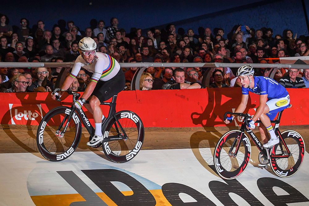 Mark Cavendish and Moreno De Pauw out on the track at the 2016 Gent Six Day