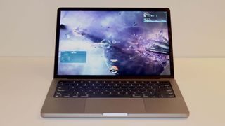 EVE Online wordt op een M1 Max MacBook Pro gedraaid