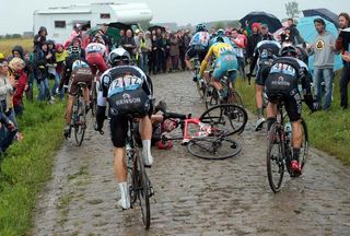 Jurgen Vandenbroeck (Lotto Belisol) comes to grief on the pave'