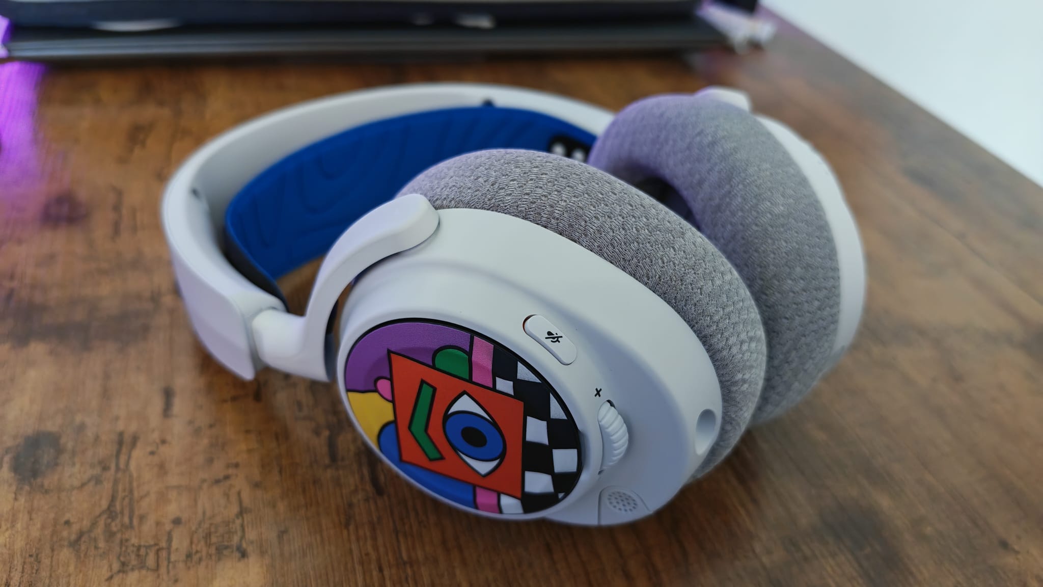 Blue, and limited edition swappable parts on the SteelSeries Arctis Nova 7P