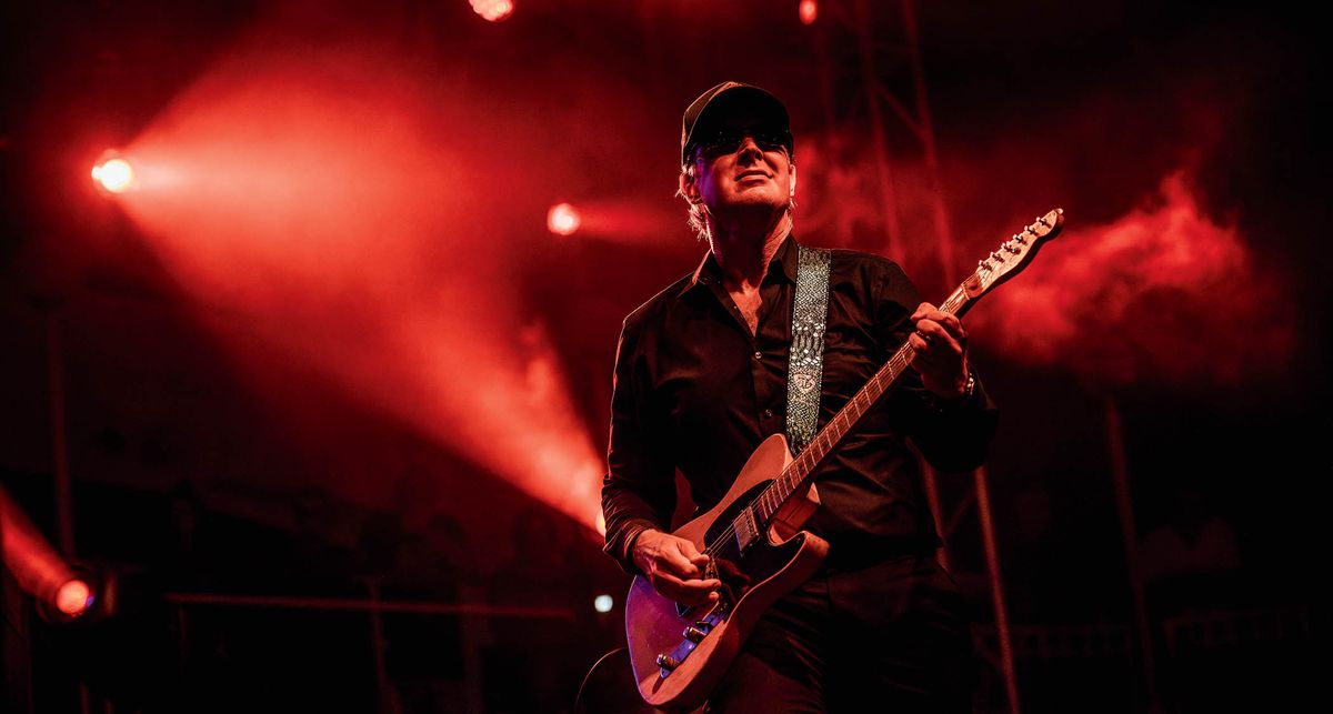 Joe Bonamassa playing with Black Country Communion