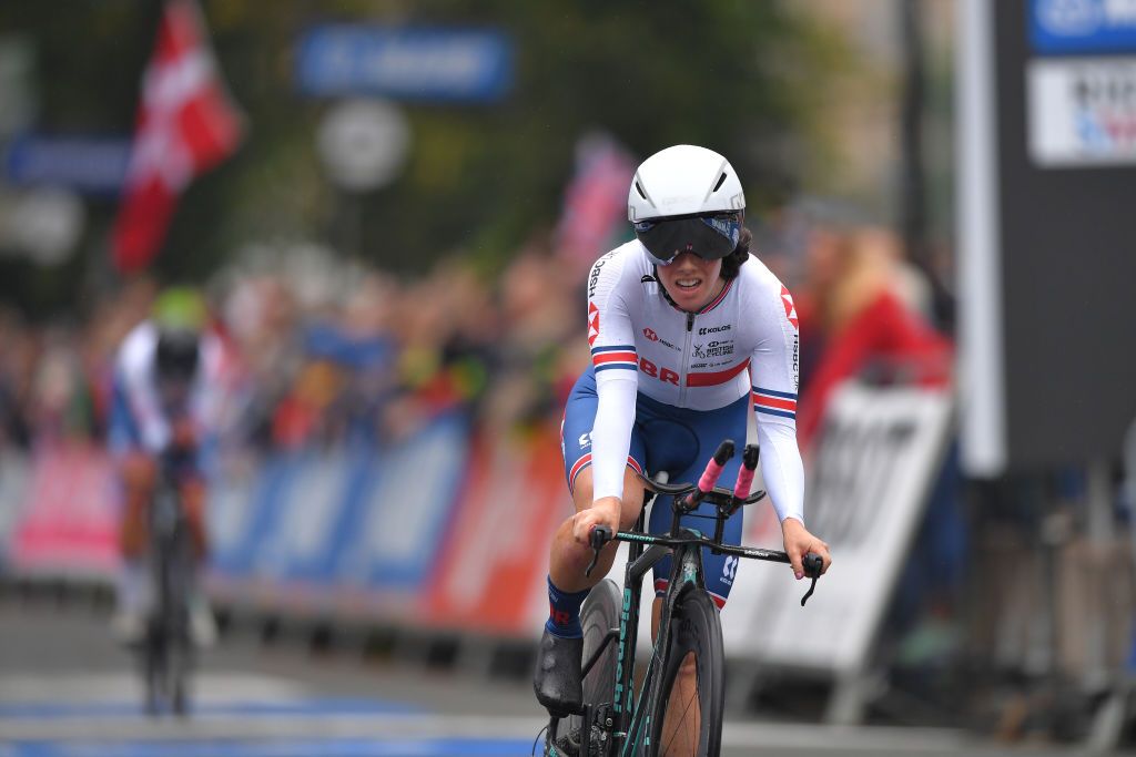 Anna Henderson (Great Britain) crosses the line