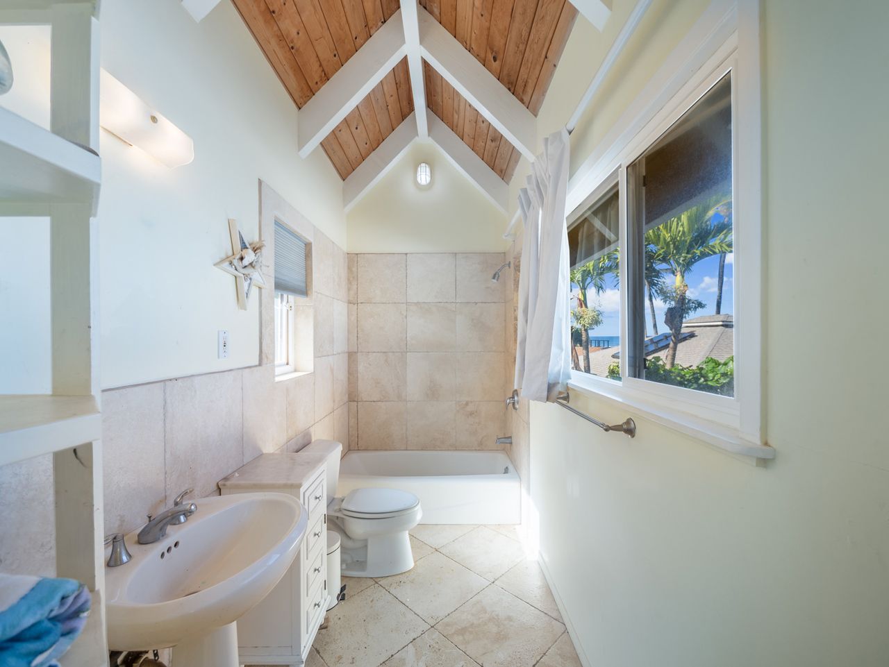 Home for sale in Hawaii on the beach.