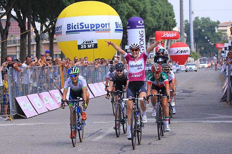 Lucinda Brand (Rabo-Liv) wins stage 3 at the Giro Rosa