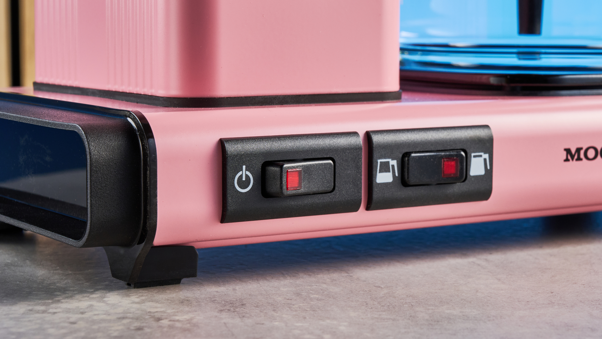 the technivorm moccamaster kgbv select in pink photographed against the blue tom's guide background