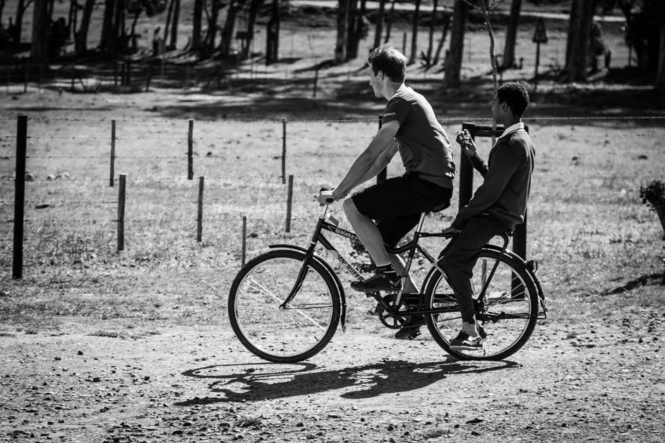Edvald Boasson Hagen gives one of the recipients a lift