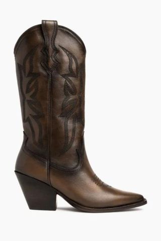 brown cowboy boots 