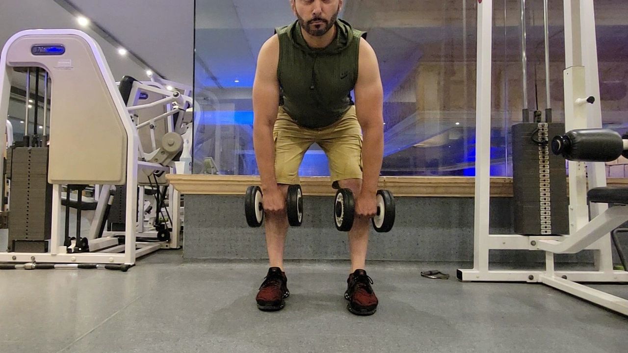 Farzad Aziz performing a dumbbell deadlift