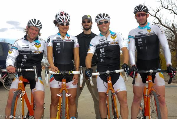 Linda Sone and her Crossniak team-mates