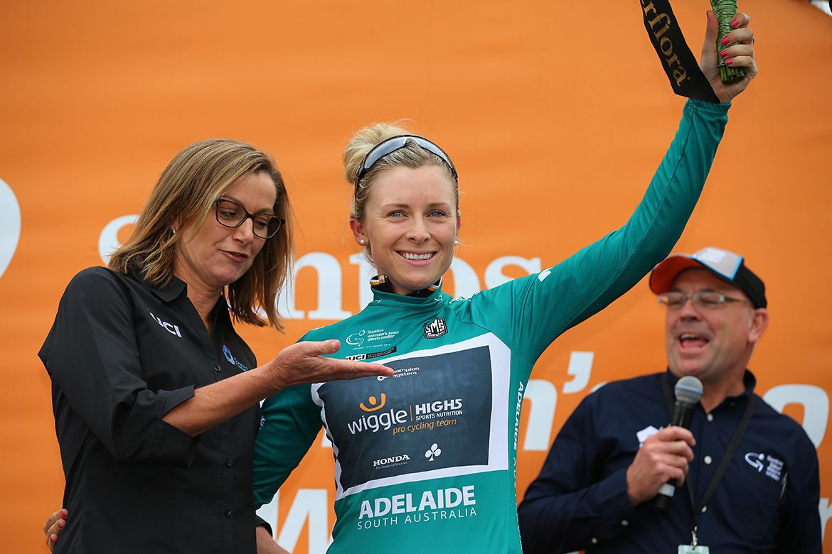 Annette Edmondson in the points jersey