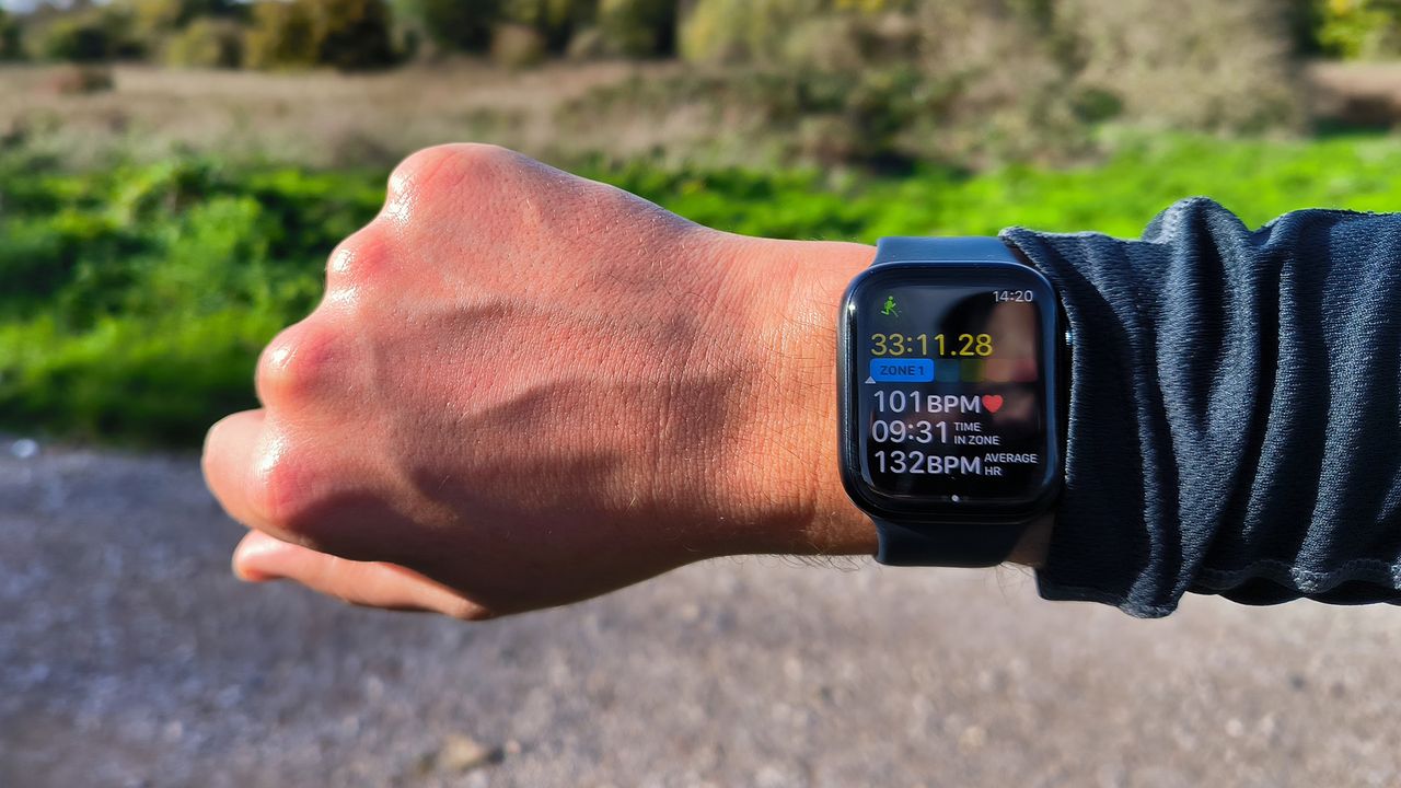 Our reviewer showing the workout mode screen on the Series 8.