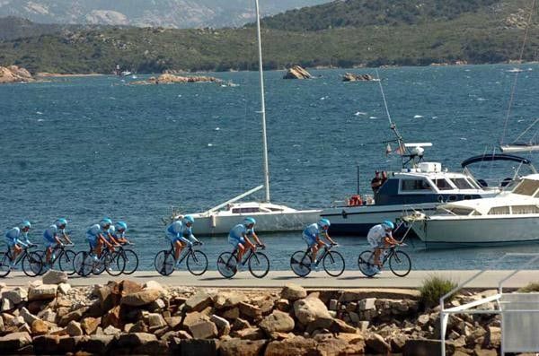ProTour leader Davide Rebellin leads the Gerolsteiner team past some boats