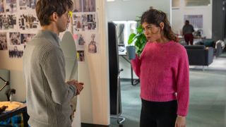 Raphael (Pierre Niney) and Ingrid (Leslie Medina) chatting in Fiasco