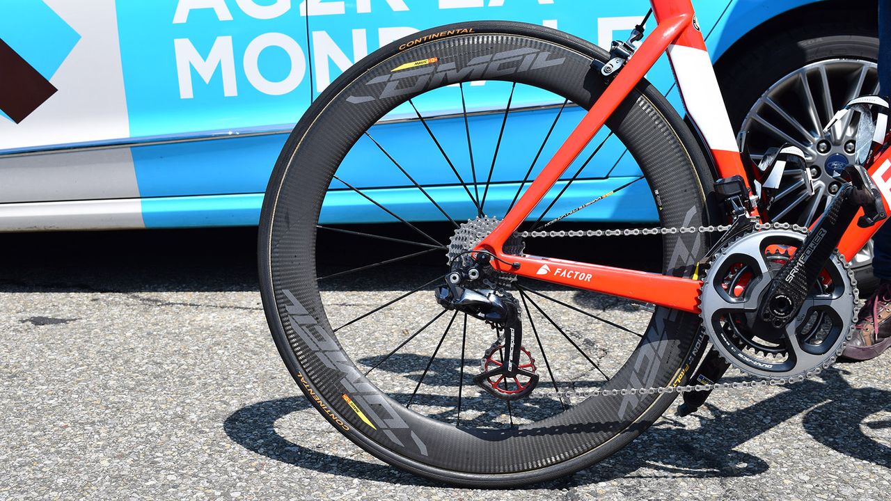 Dillier's aero machine is paired with Mavic Comete carbon wheels