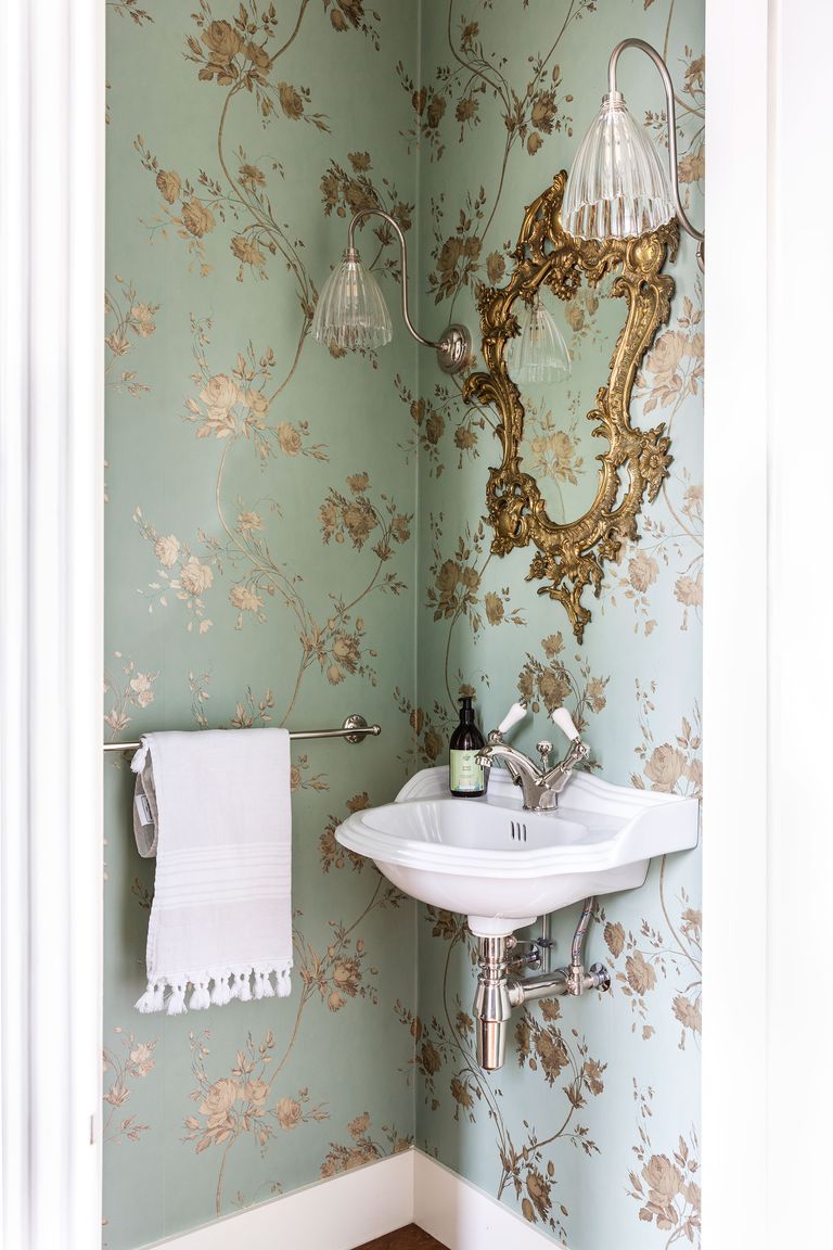 Traditional powder room ideas: Classic half-bath pictures | Homes and ...