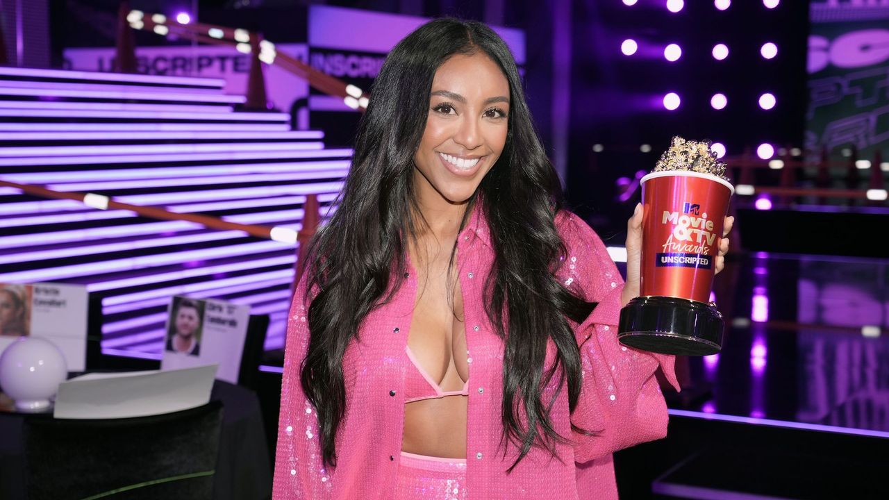 mtv movie &amp; tv awards 2022 with unscripted host tayshia adams