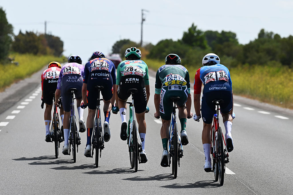 Vuelta a España stage 3 LIVE: Splits in the peloton as crosswinds sweep across the race