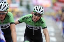 Bauke Mollema crosses the finish line on the Alpe d'Huez in 26th place