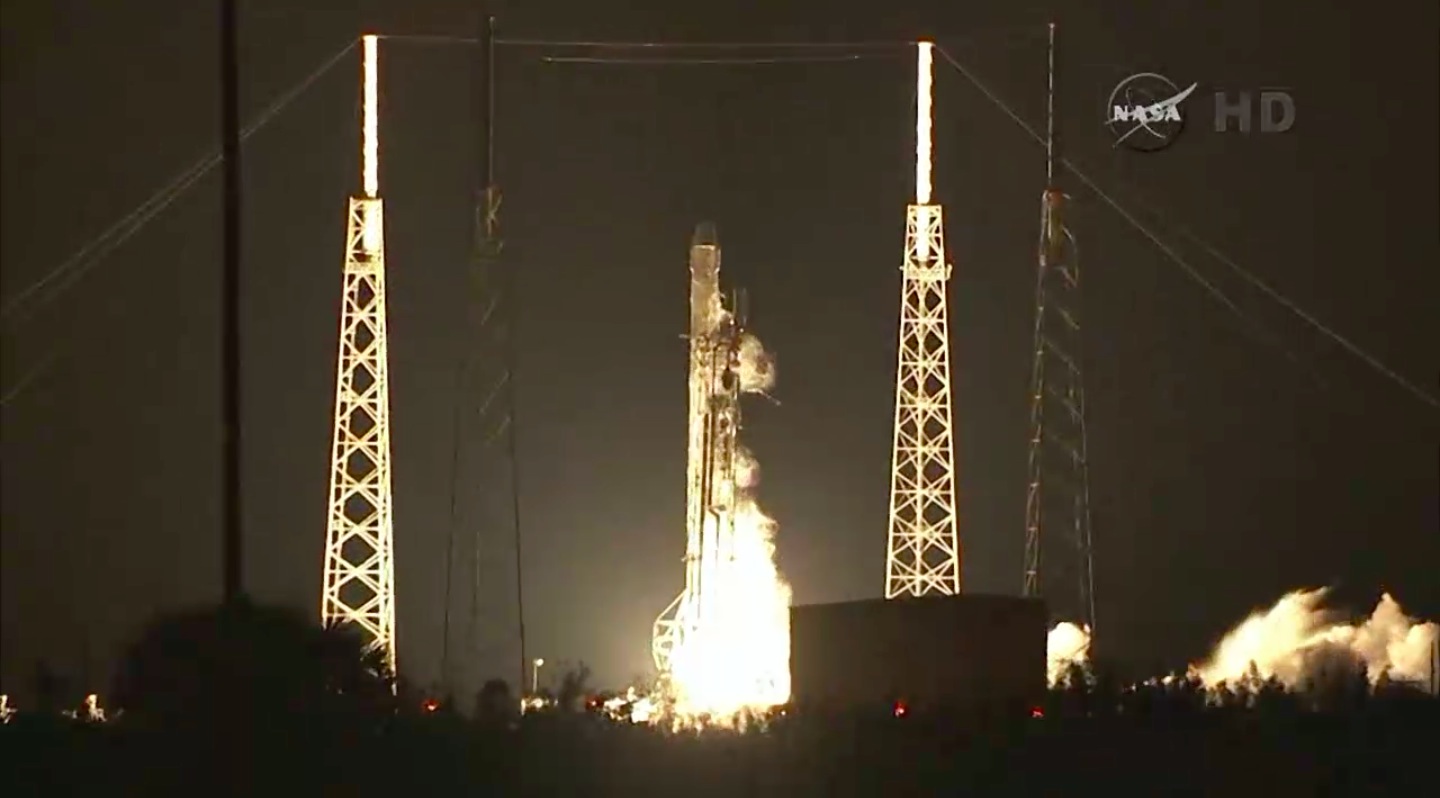 SpaceX&#039;s Falcon 9 rocket launches from Florida&#039;s Cape Canaveral Air Force Station on Jan. 10, 2014, sending the company&#039;s unmanned Dragon cargo capsule toward the International Space Station for NASA.