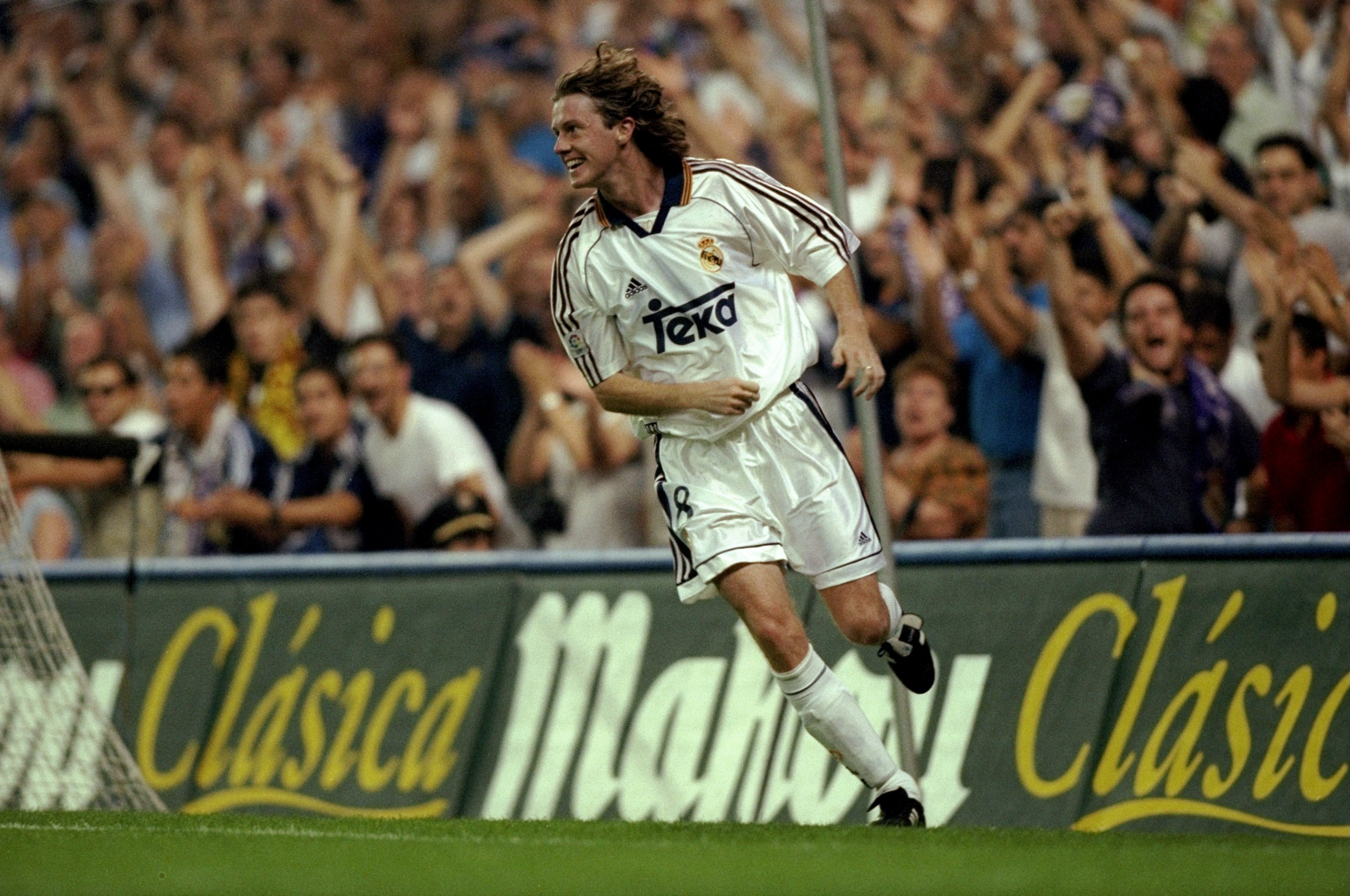 Steve McManaman playing for Real Madrid