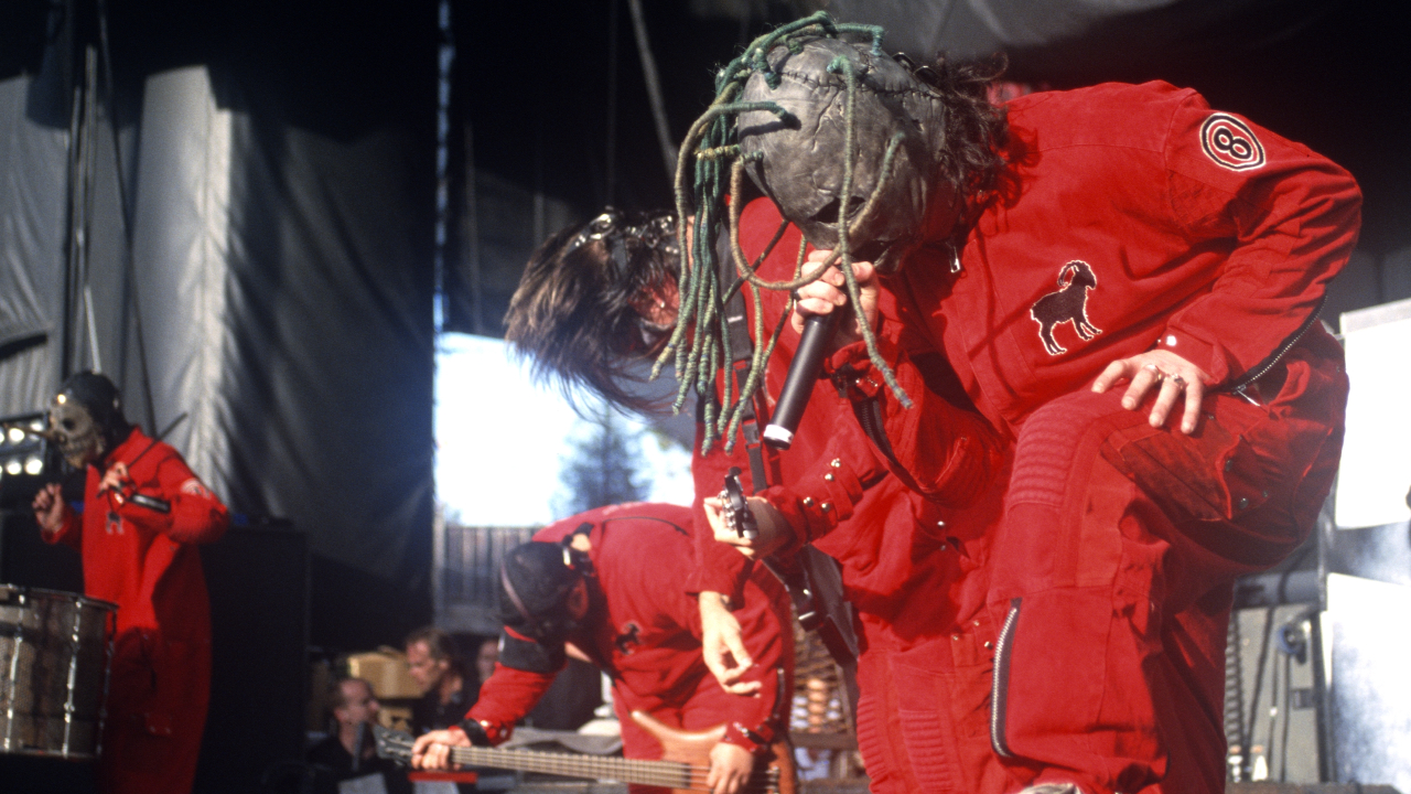 Slipknot onstage in 2001